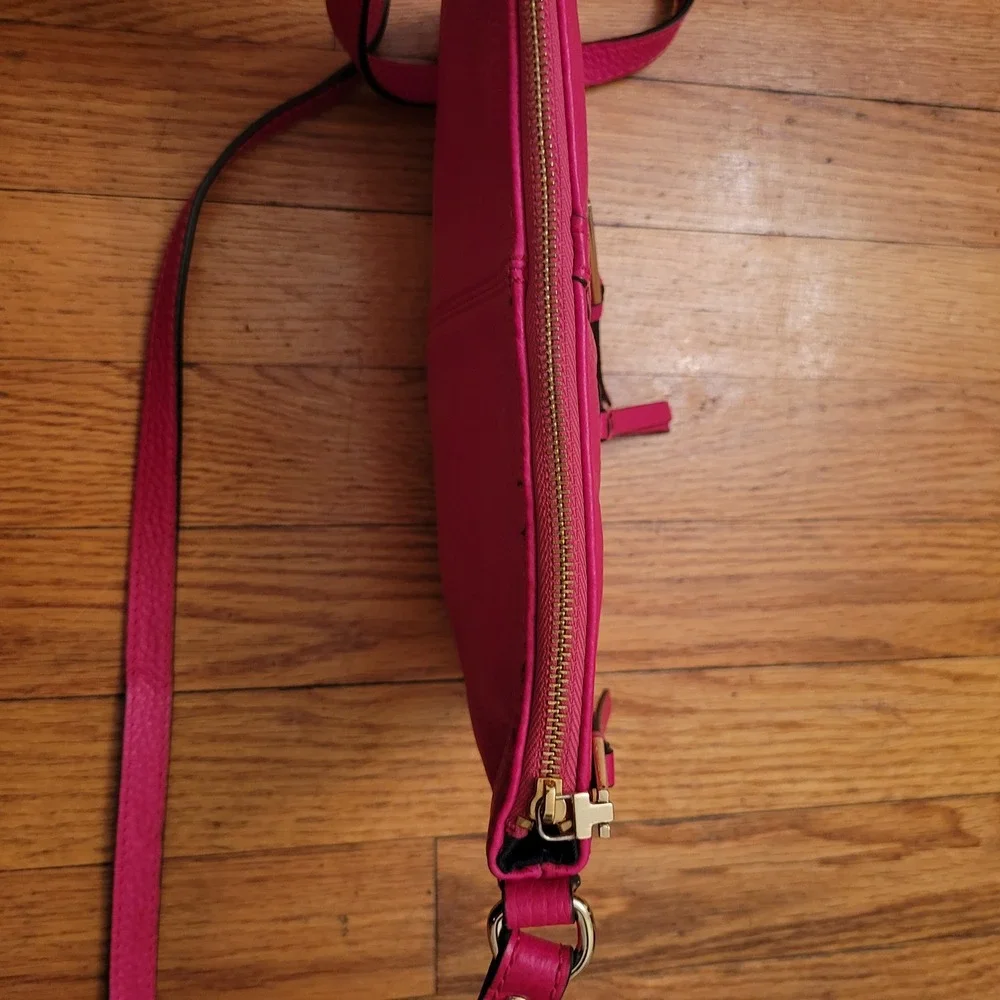 Tommy Hilfiger Crossbody Purse‎ Raspberry T Group Pebble Leather Gold Hardware